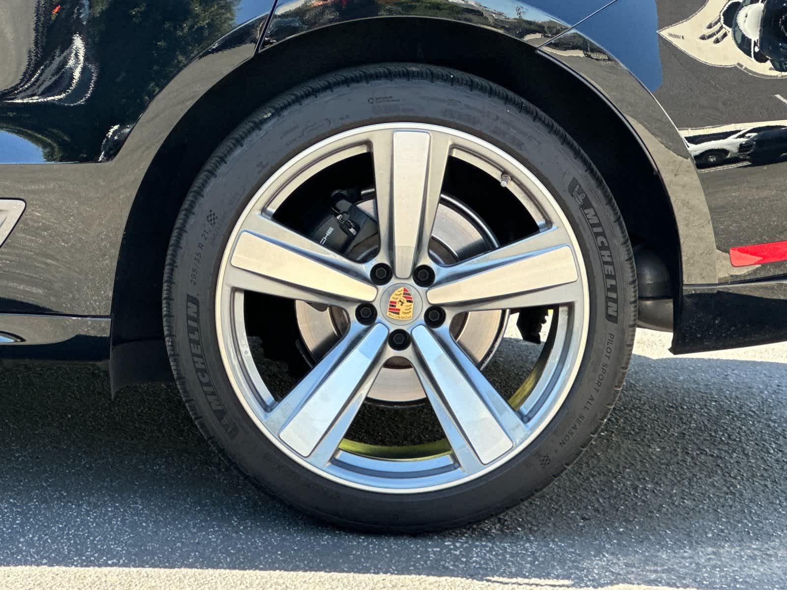 2023 Porsche Macan T
