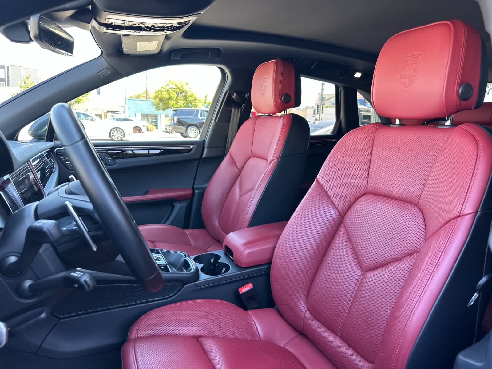 2023 Porsche Macan T