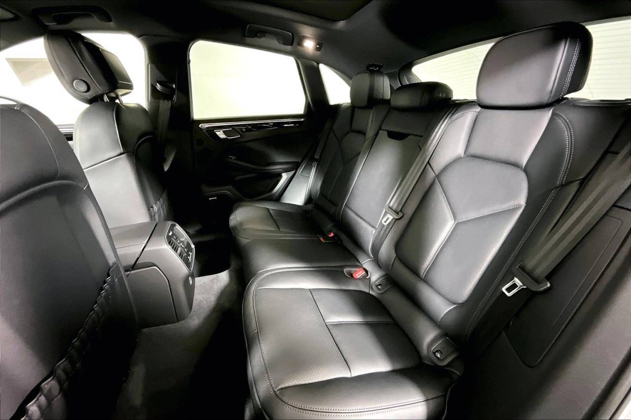 2025 Porsche Macan AWD