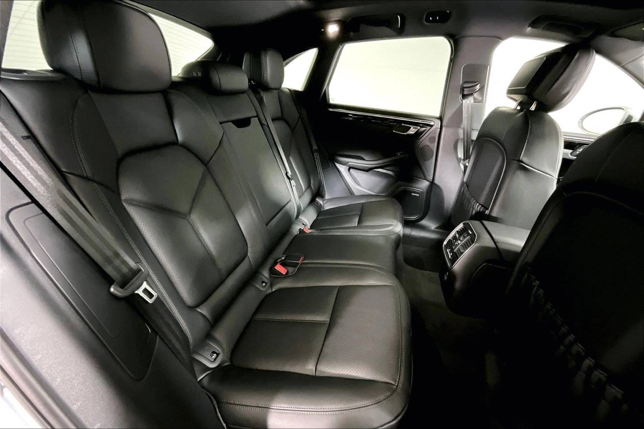 2025 Porsche Macan AWD