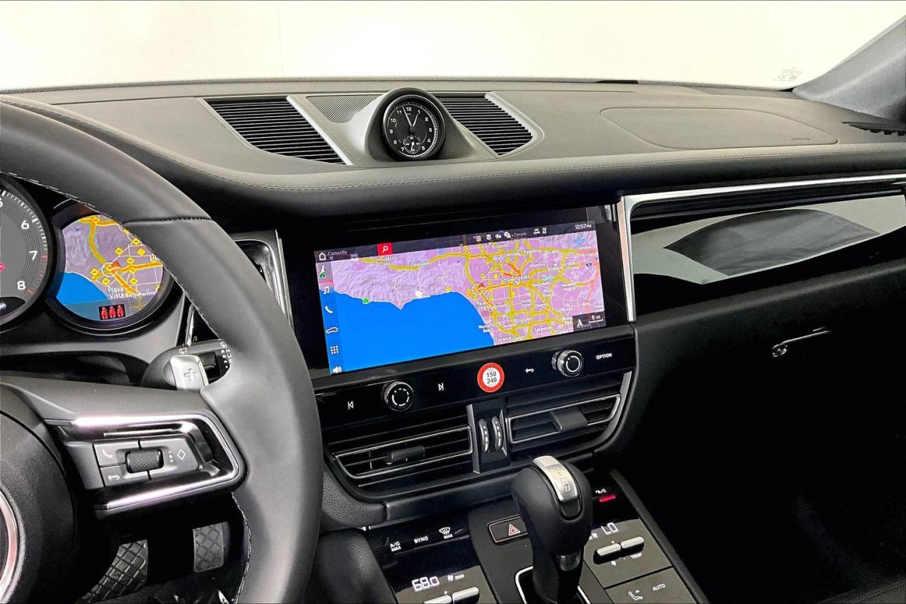 2025 Porsche Macan AWD