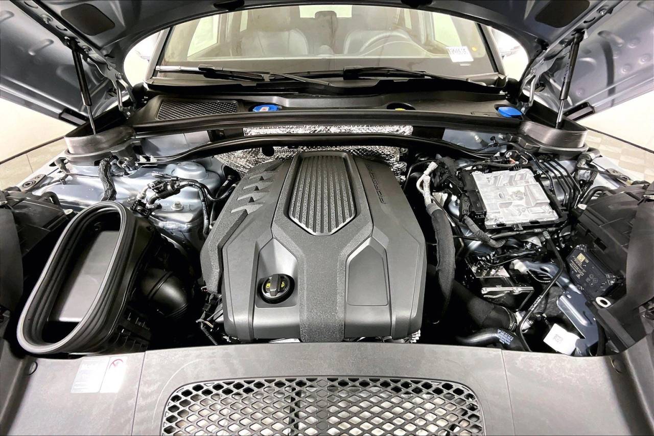 2025 Porsche Macan AWD