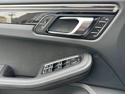 2025 Porsche Macan AWD