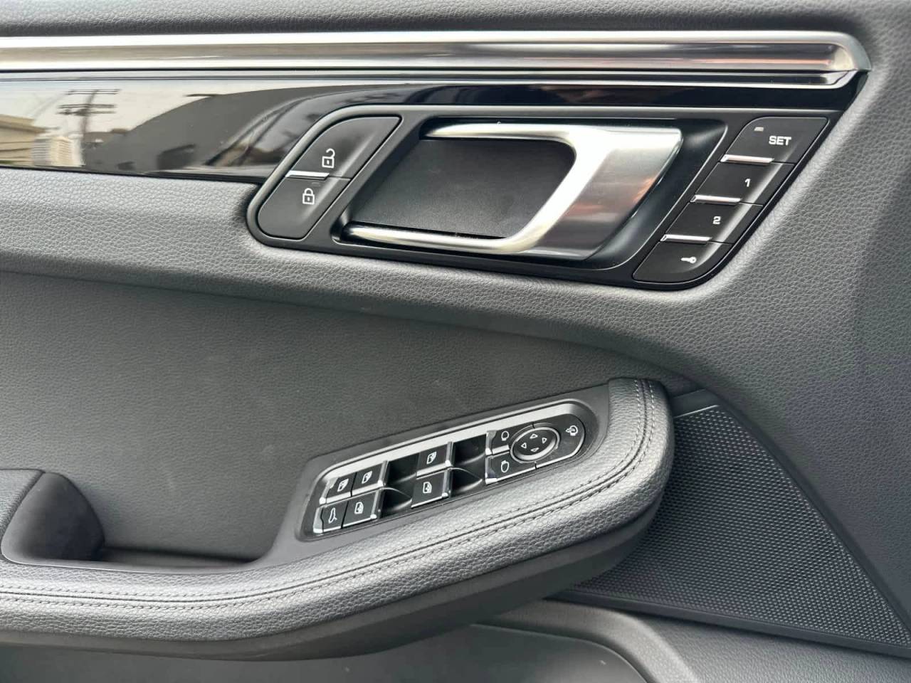 2025 Porsche Macan AWD