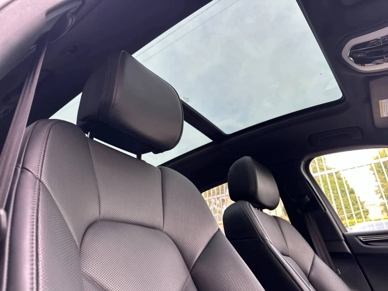 2025 Porsche Macan AWD