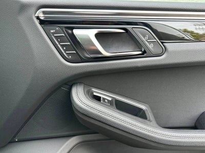 2025 Porsche Macan AWD