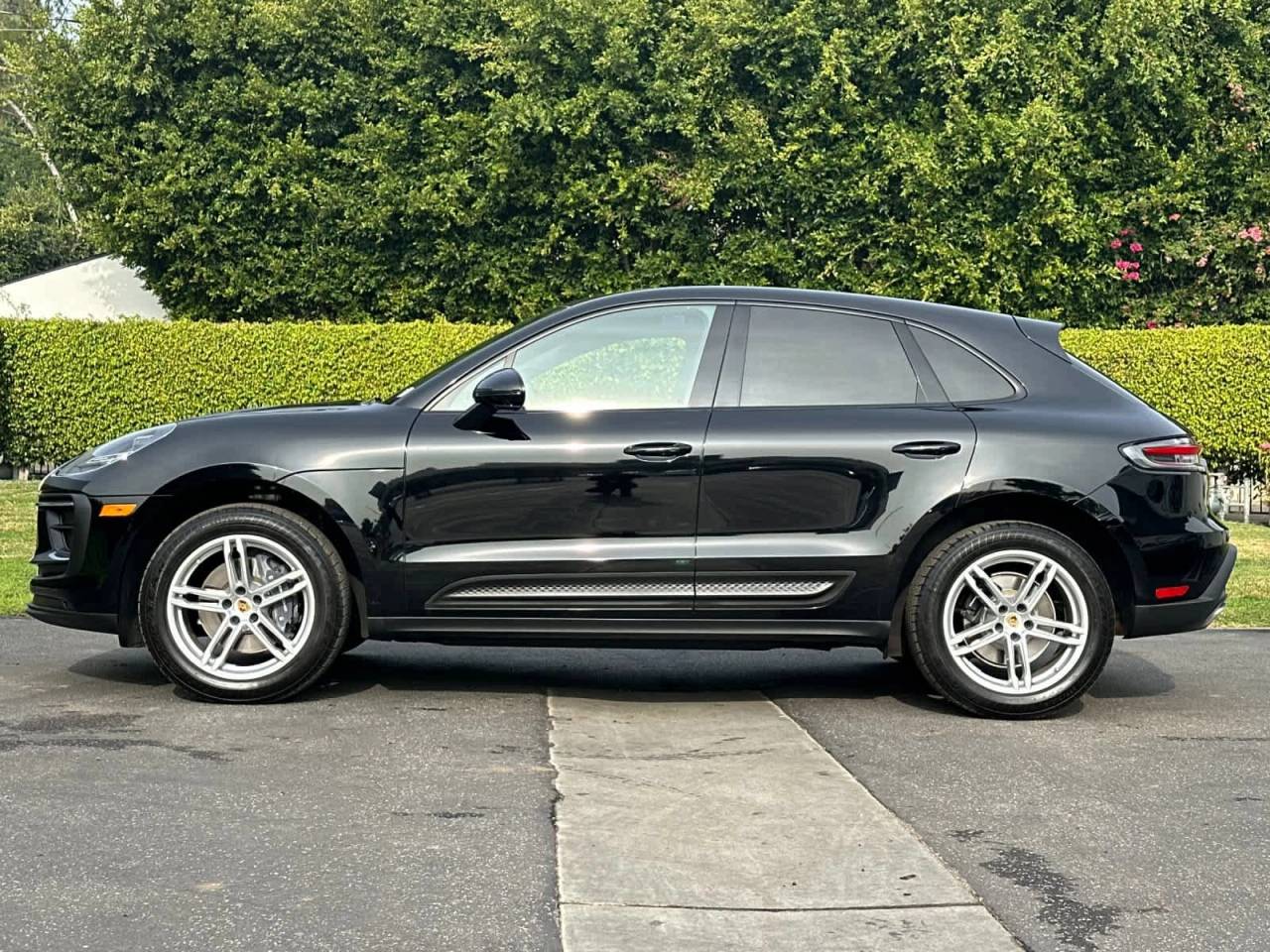 2025 Porsche Macan AWD