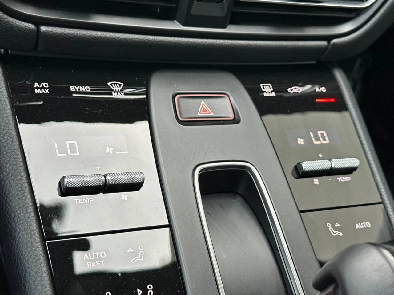 2025 Porsche Macan AWD