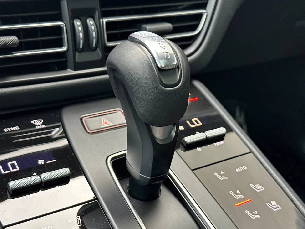 2025 Porsche Macan AWD