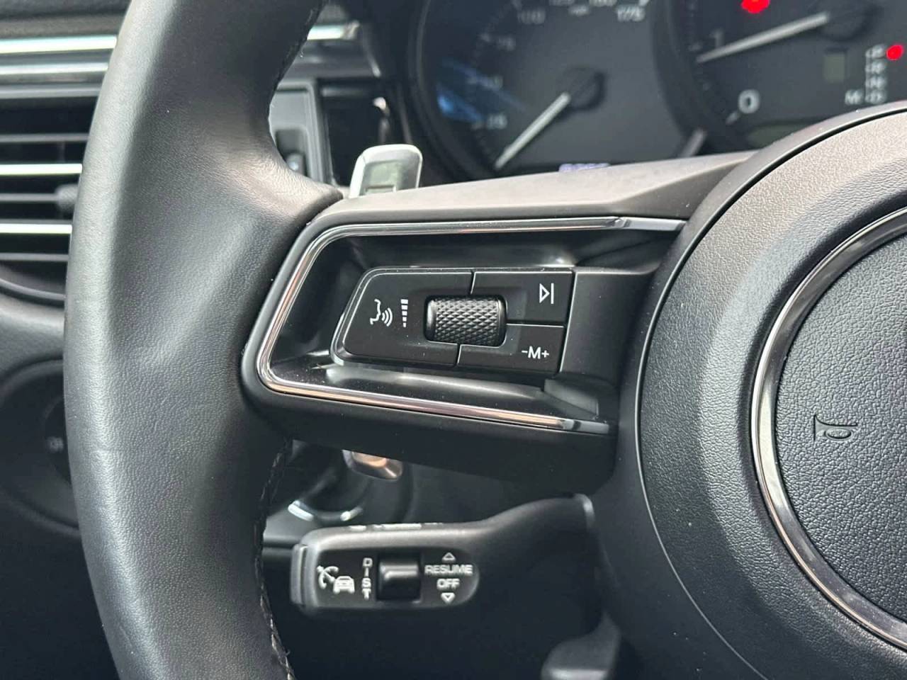 2025 Porsche Macan AWD