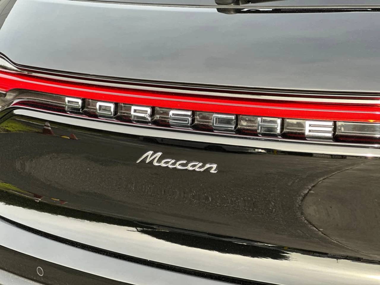 2025 Porsche Macan AWD