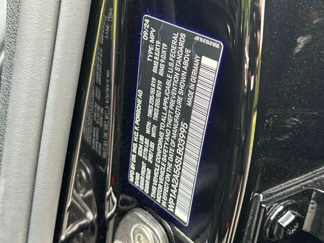 2025 Porsche Macan AWD