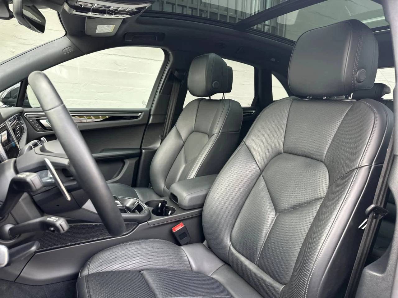 2025 Porsche Macan AWD