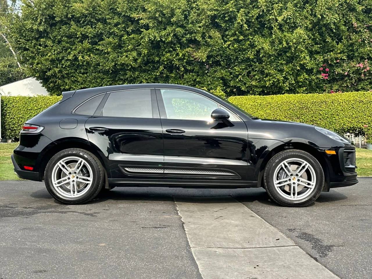 2025 Porsche Macan AWD