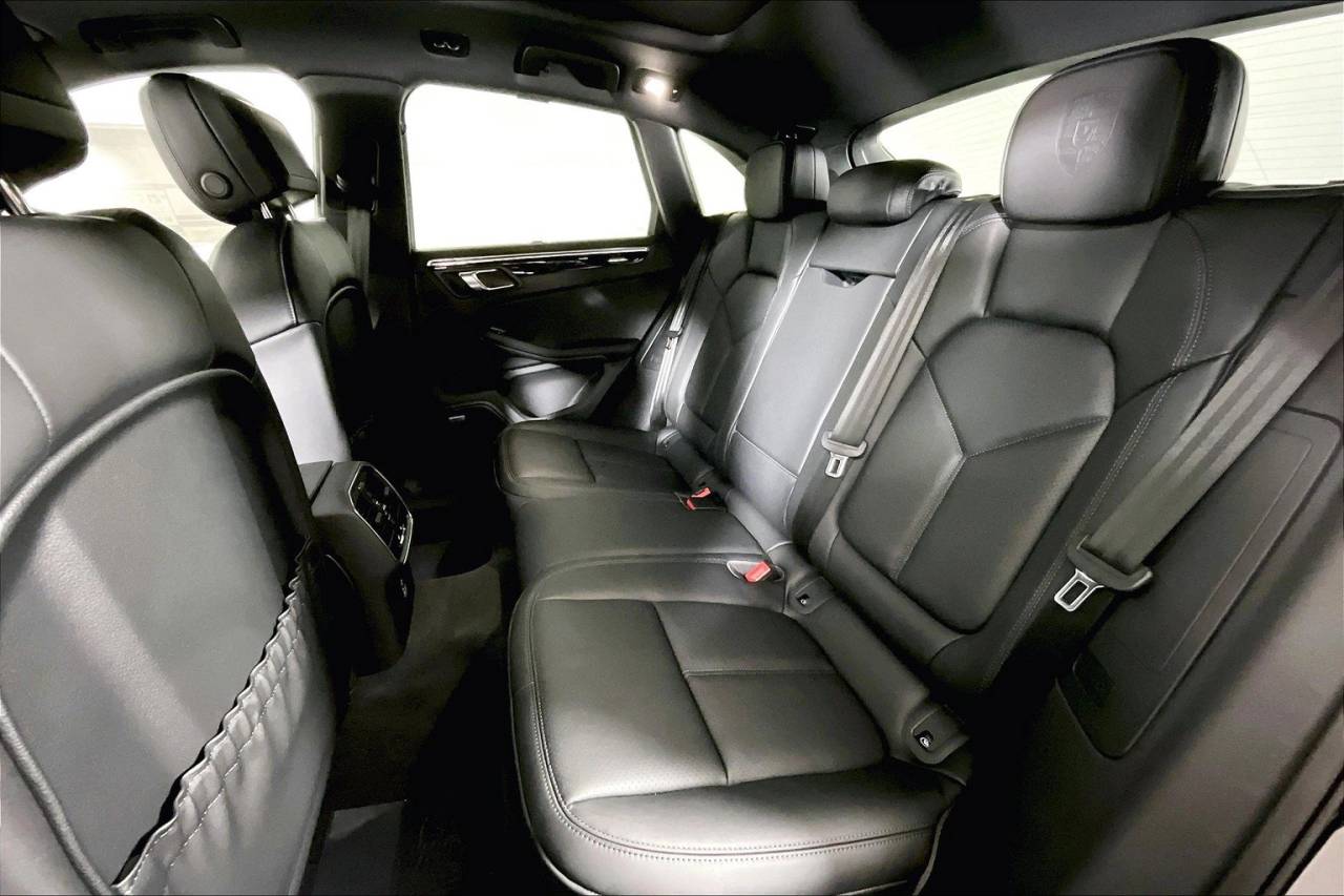 2025 Porsche Macan AWD