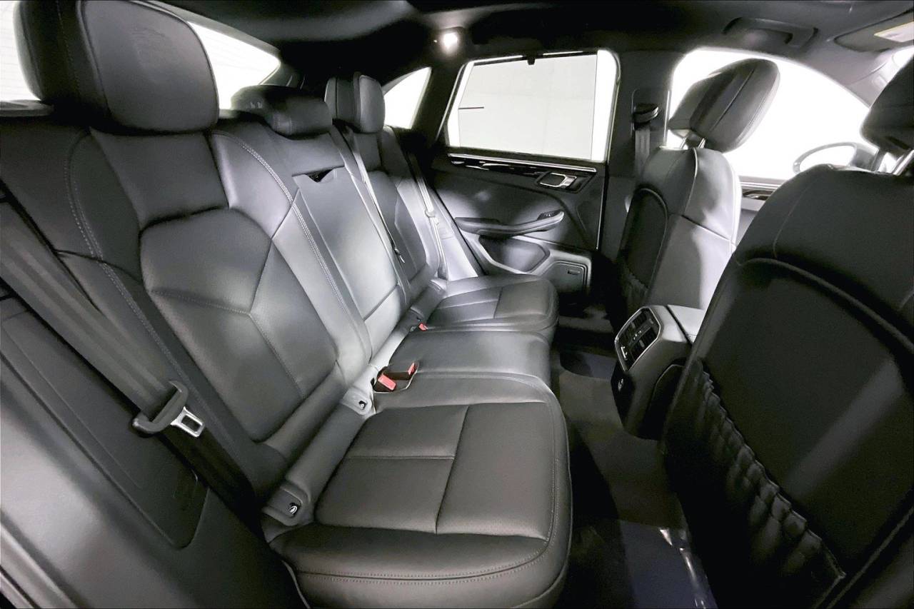 2025 Porsche Macan AWD