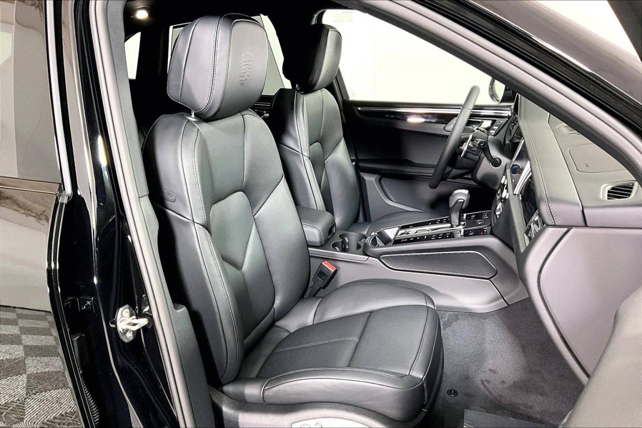 2025 Porsche Macan AWD
