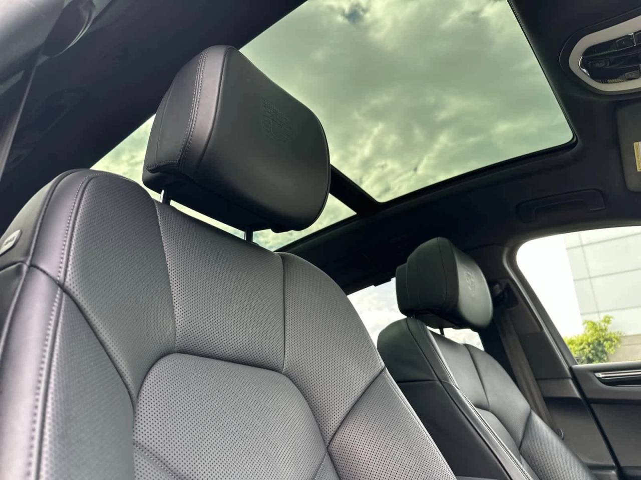 2025 Porsche Macan Base