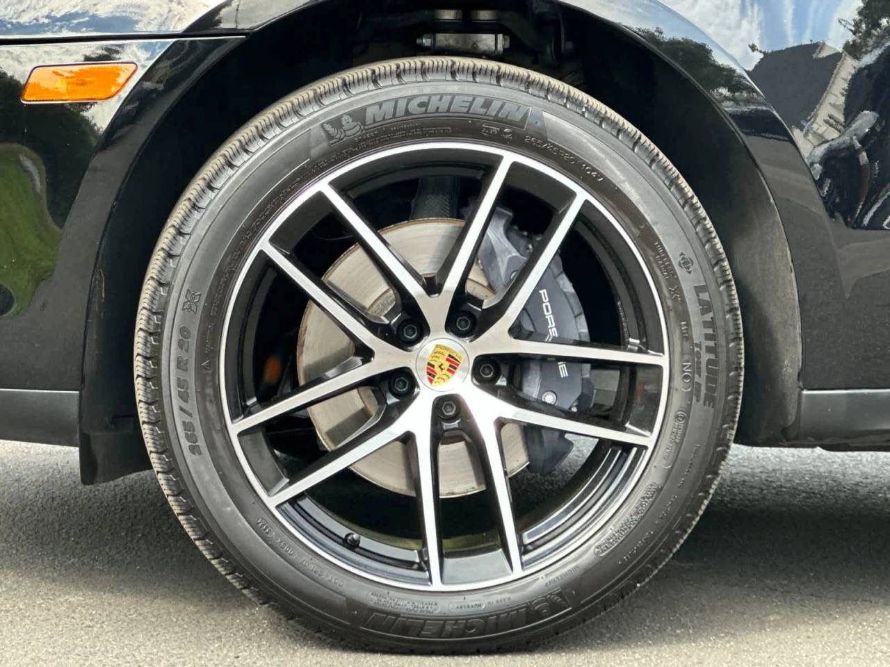 2025 Porsche Macan Base