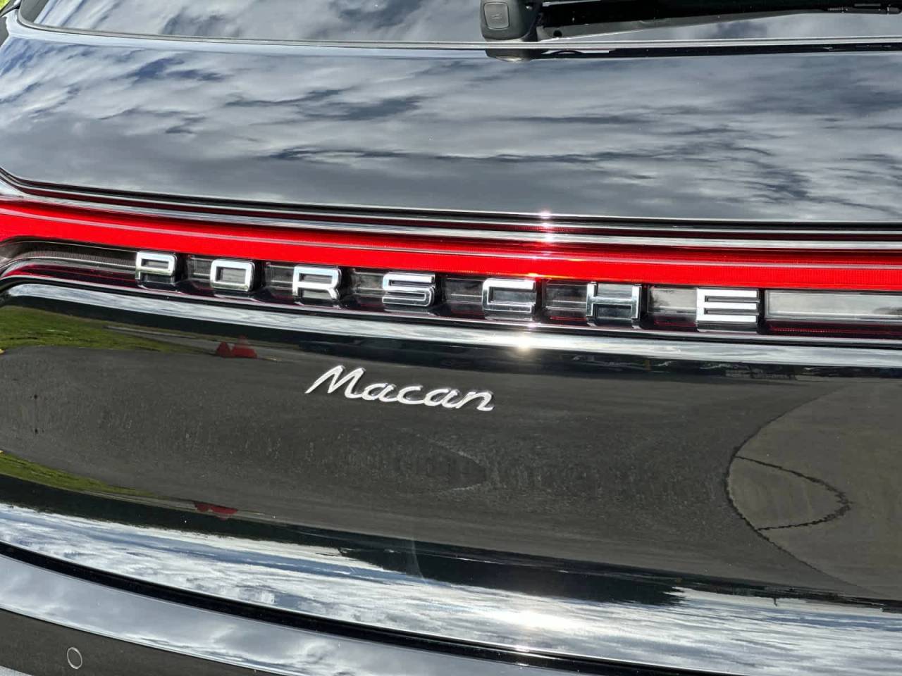 2025 Porsche Macan Base