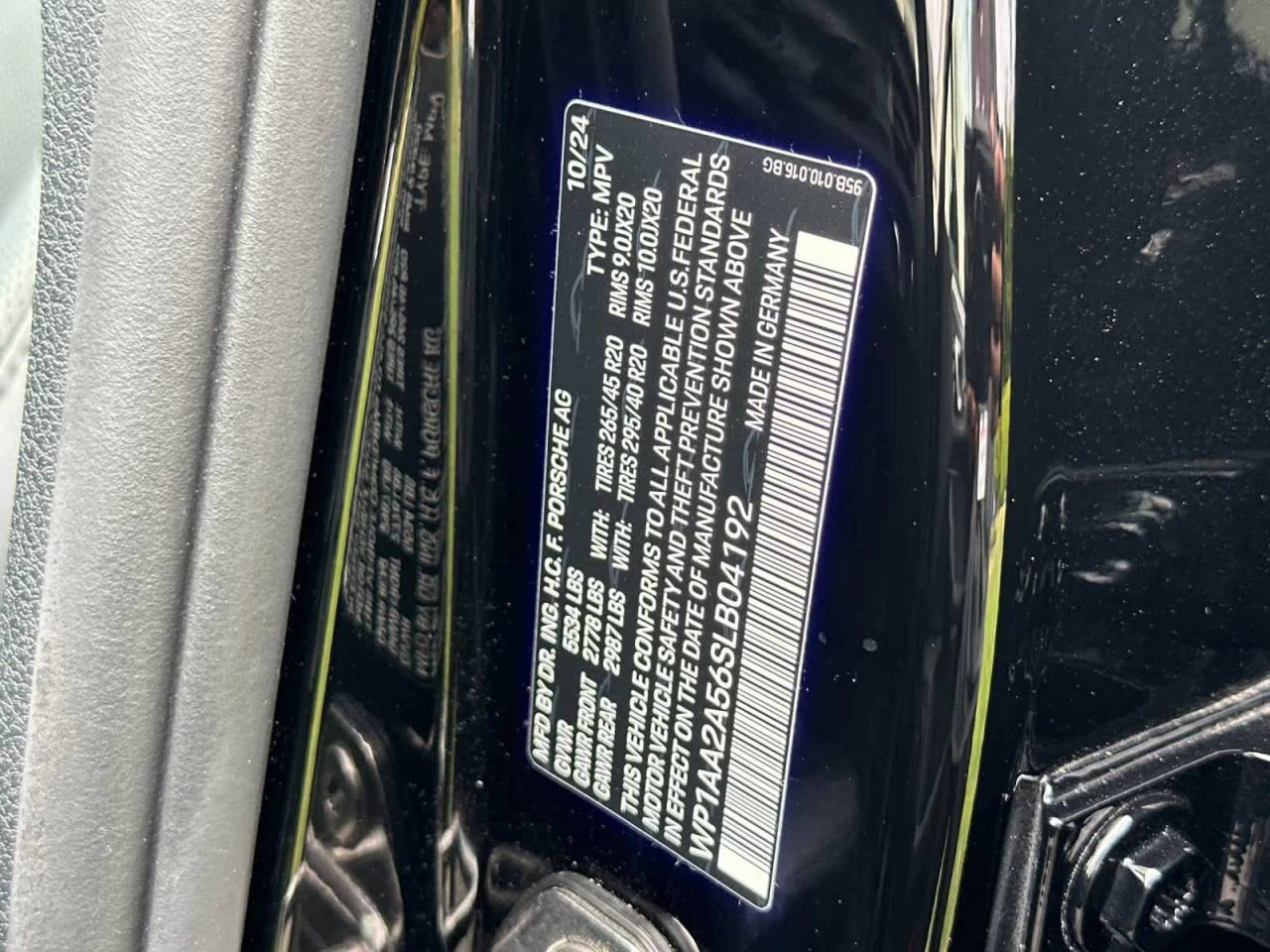 2025 Porsche Macan Base