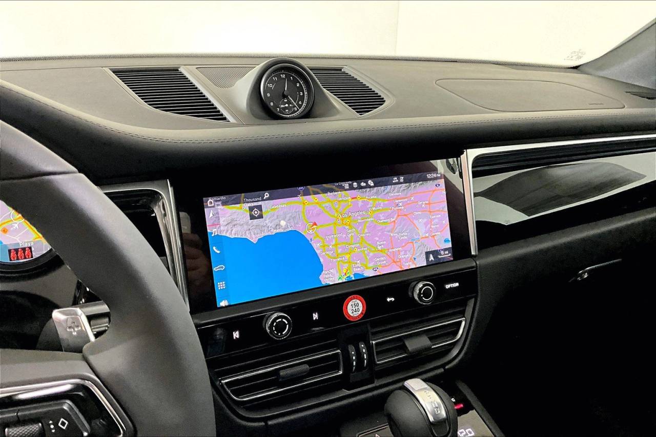 2025 Porsche Macan AWD