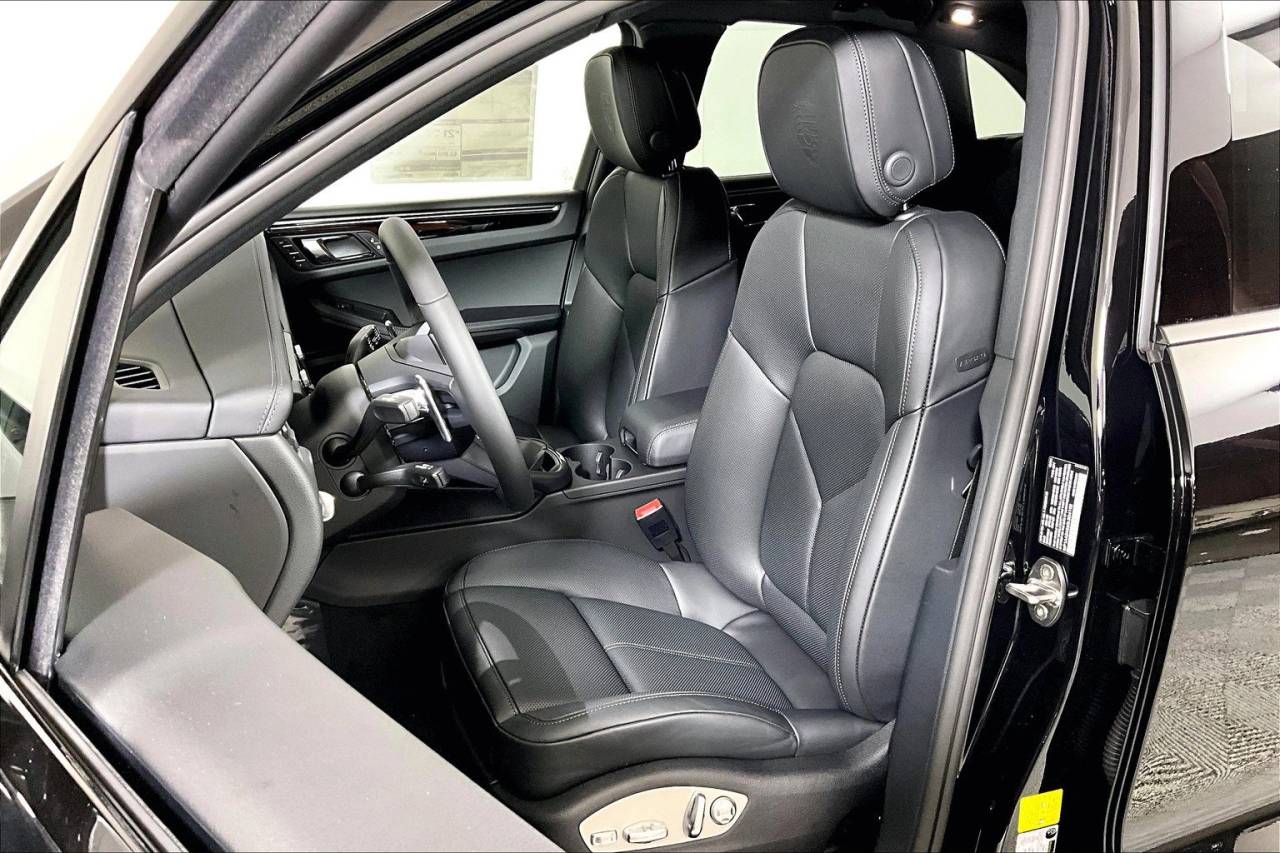 2025 Porsche Macan AWD