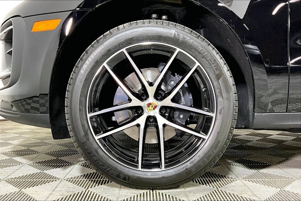 2025 Porsche Macan AWD