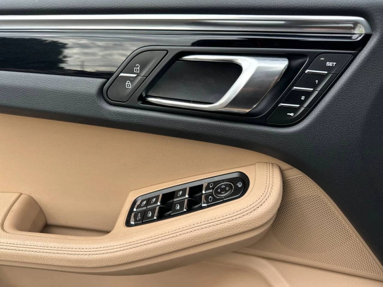 2025 Porsche Macan AWD