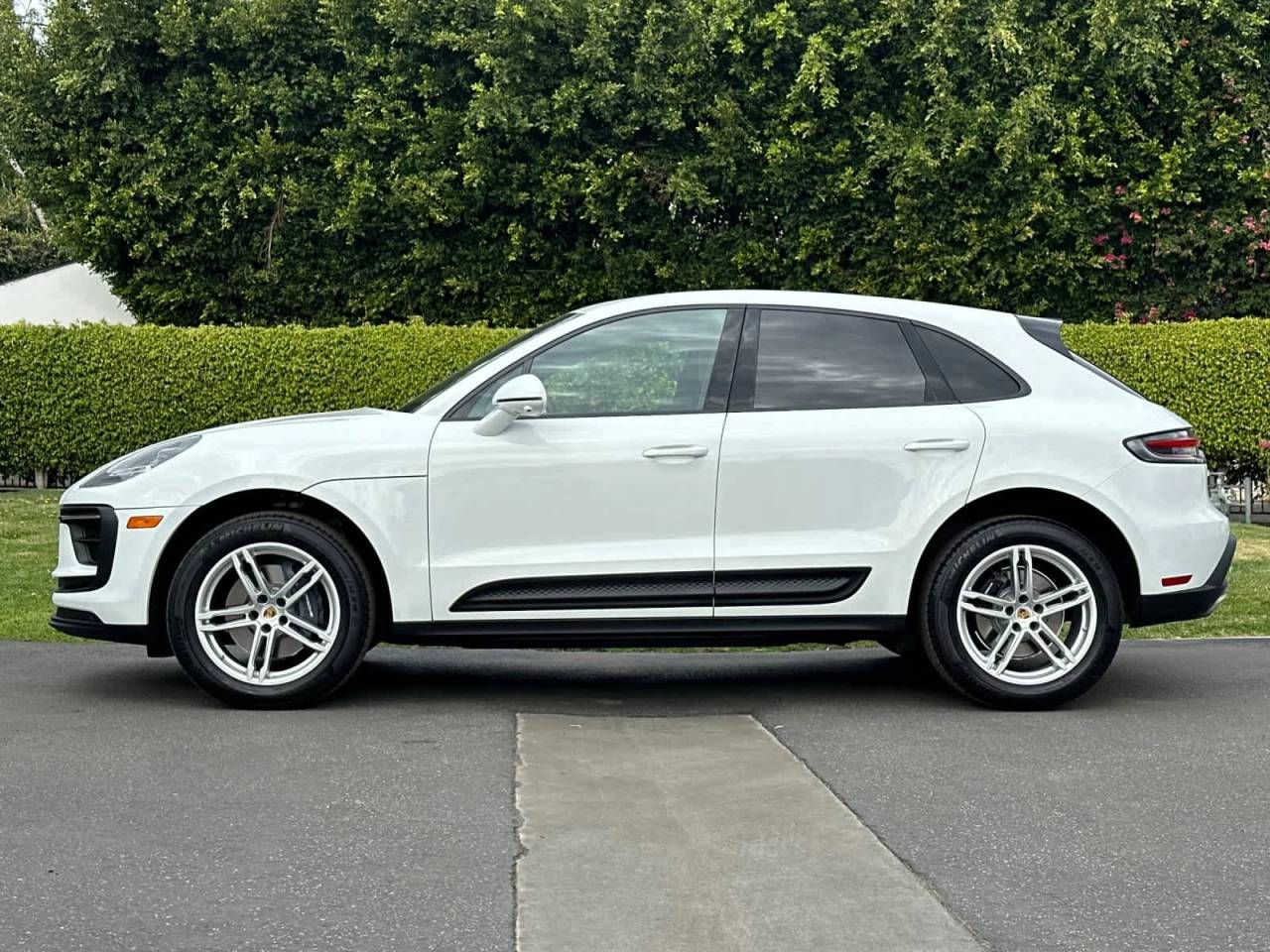 2025 Porsche Macan AWD
