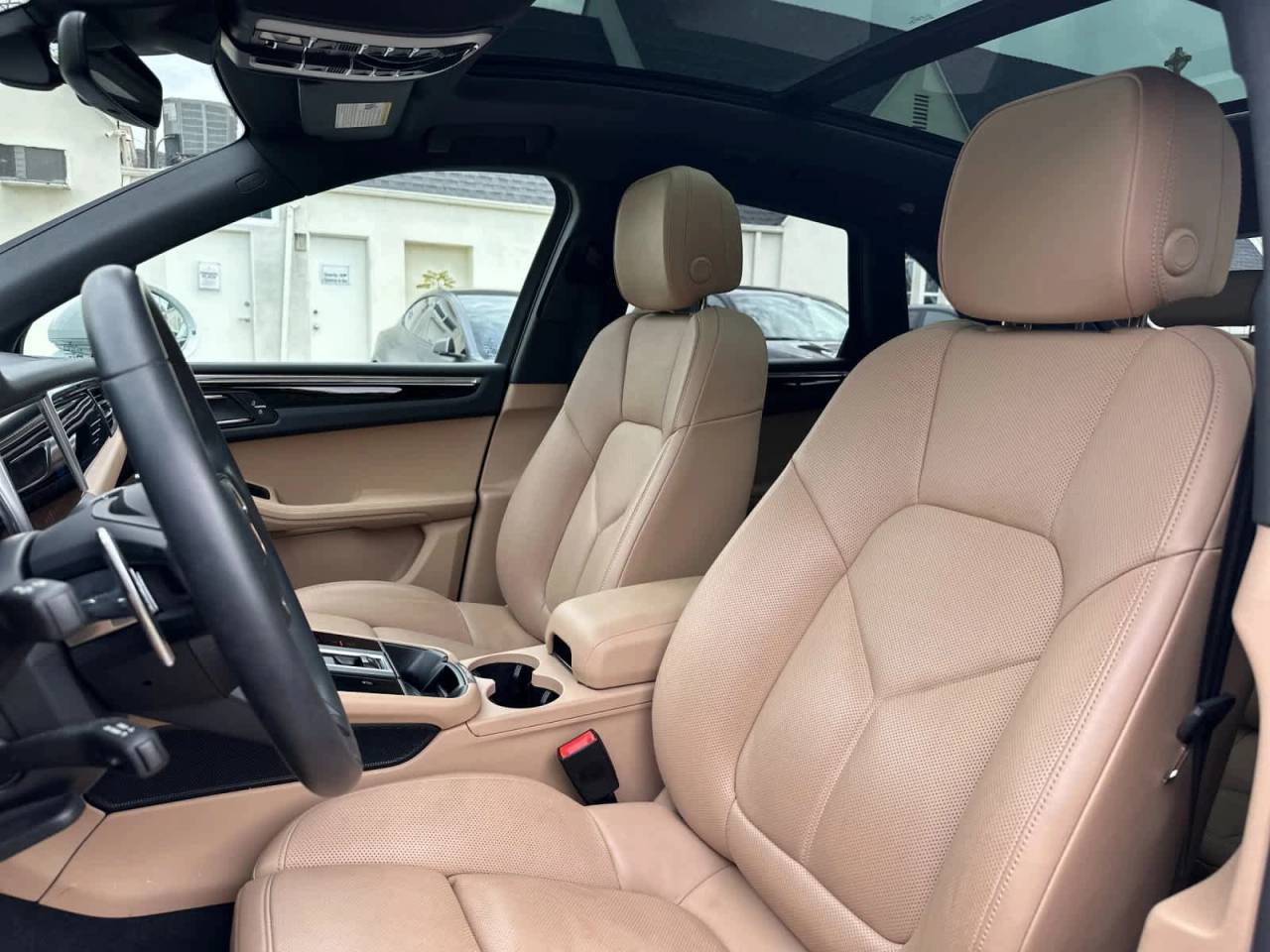 2025 Porsche Macan AWD