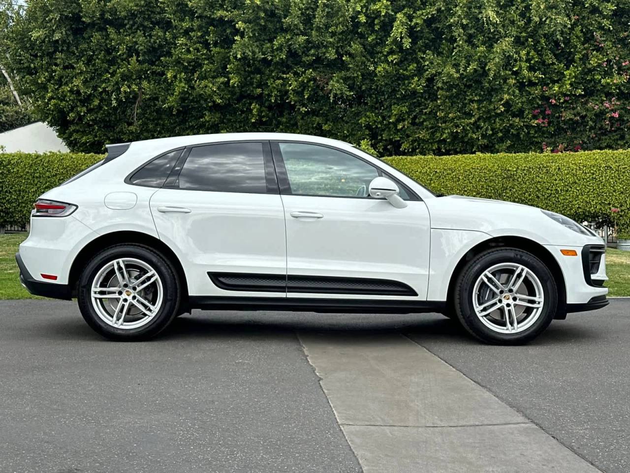 2025 Porsche Macan AWD