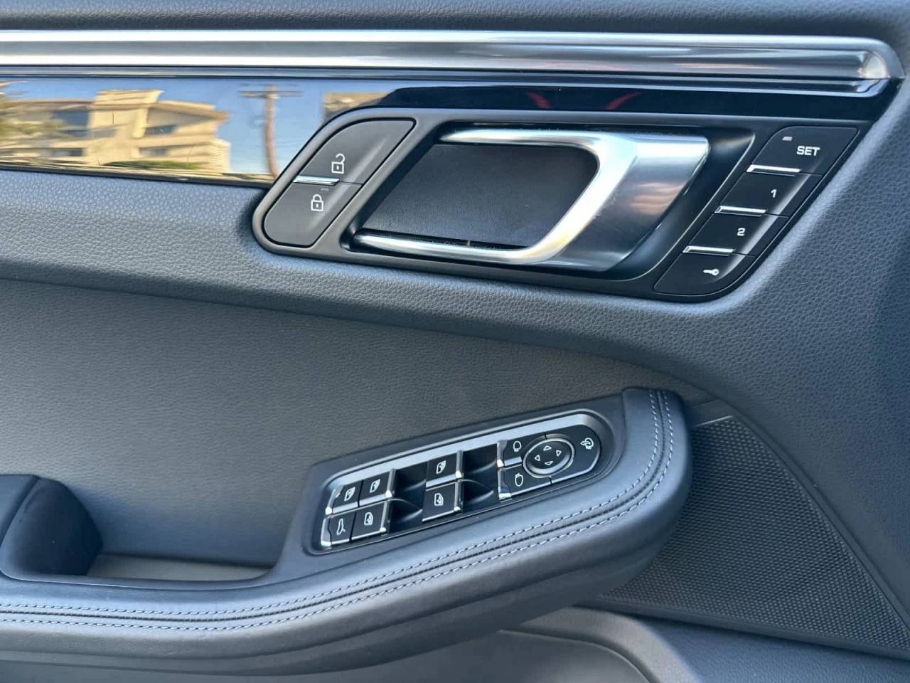 2025 Porsche Macan AWD