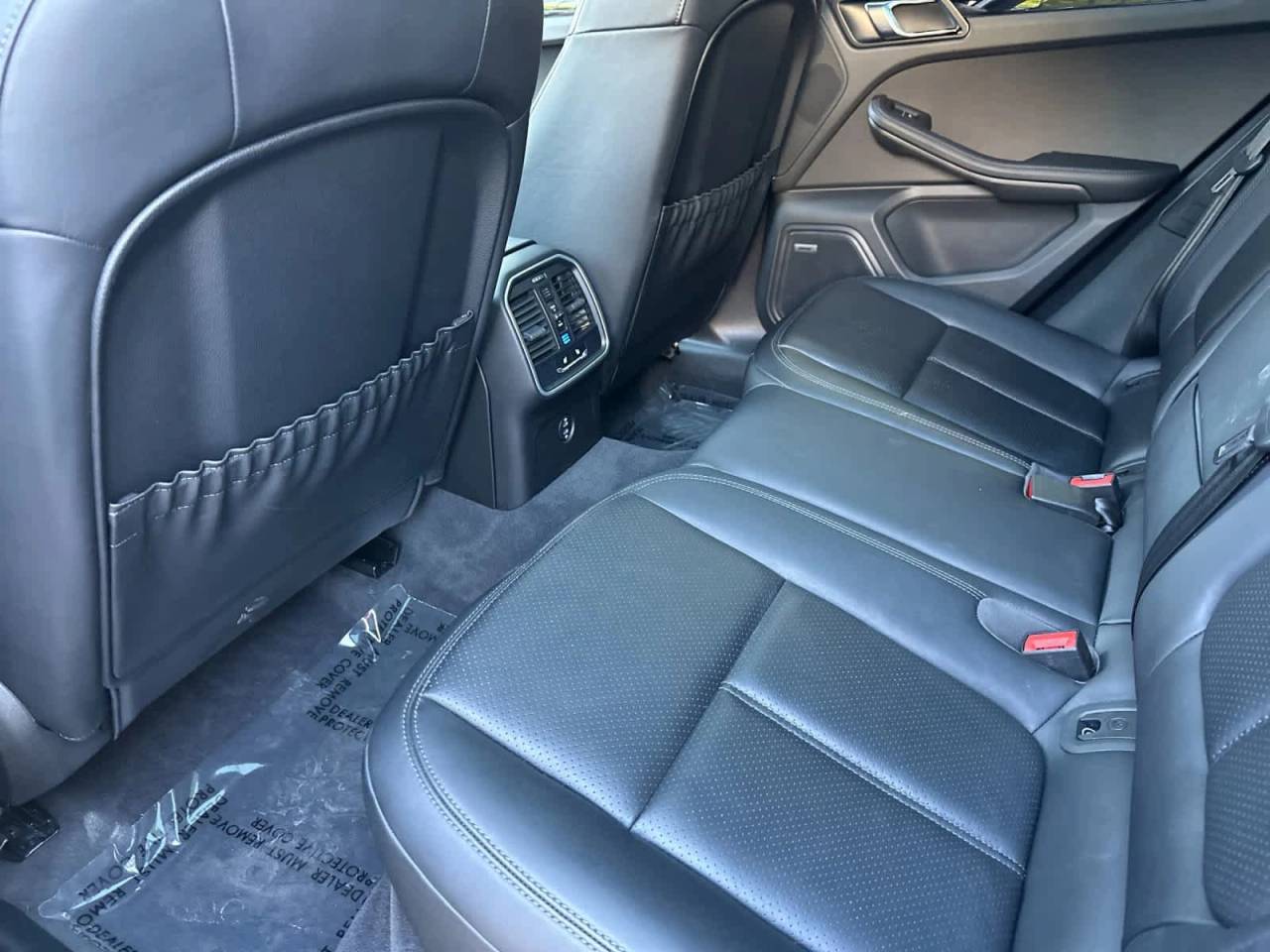 2025 Porsche Macan AWD