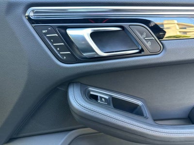 2025 Porsche Macan AWD