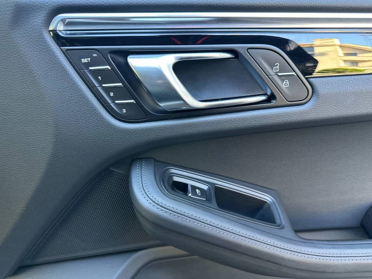 2025 Porsche Macan AWD