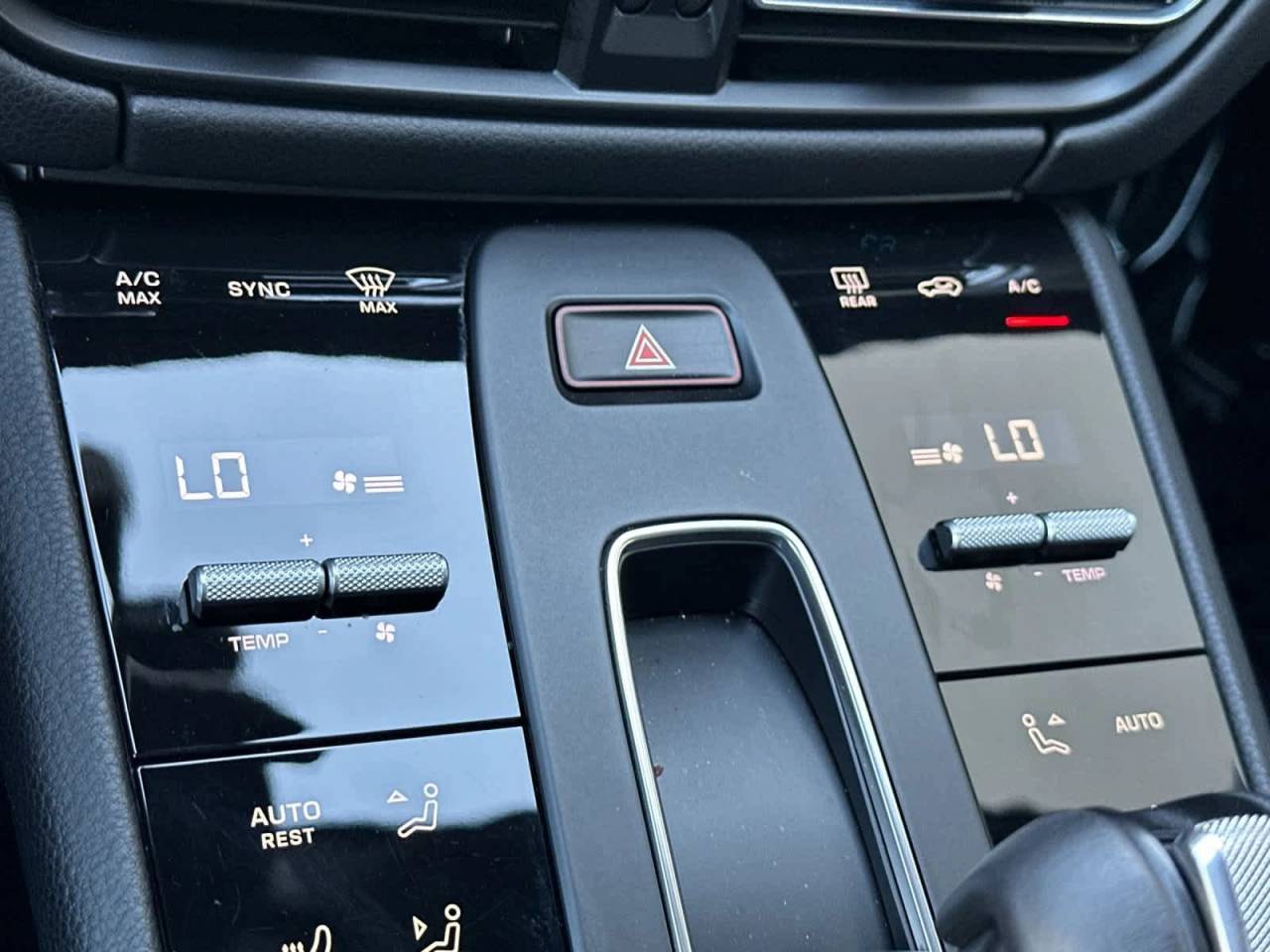 2025 Porsche Macan AWD