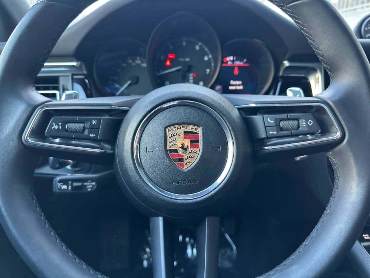 2025 Porsche Macan AWD