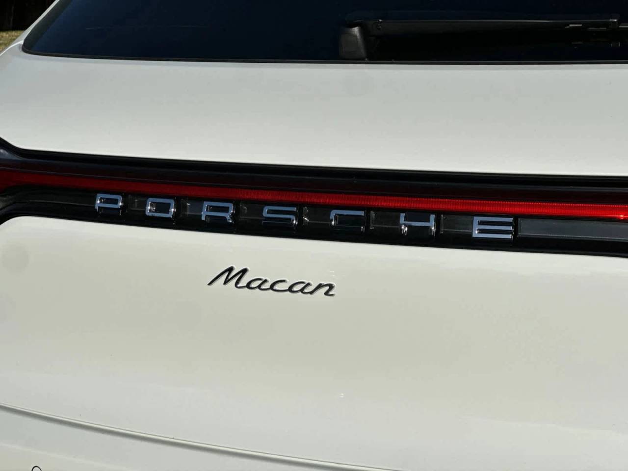 2025 Porsche Macan AWD