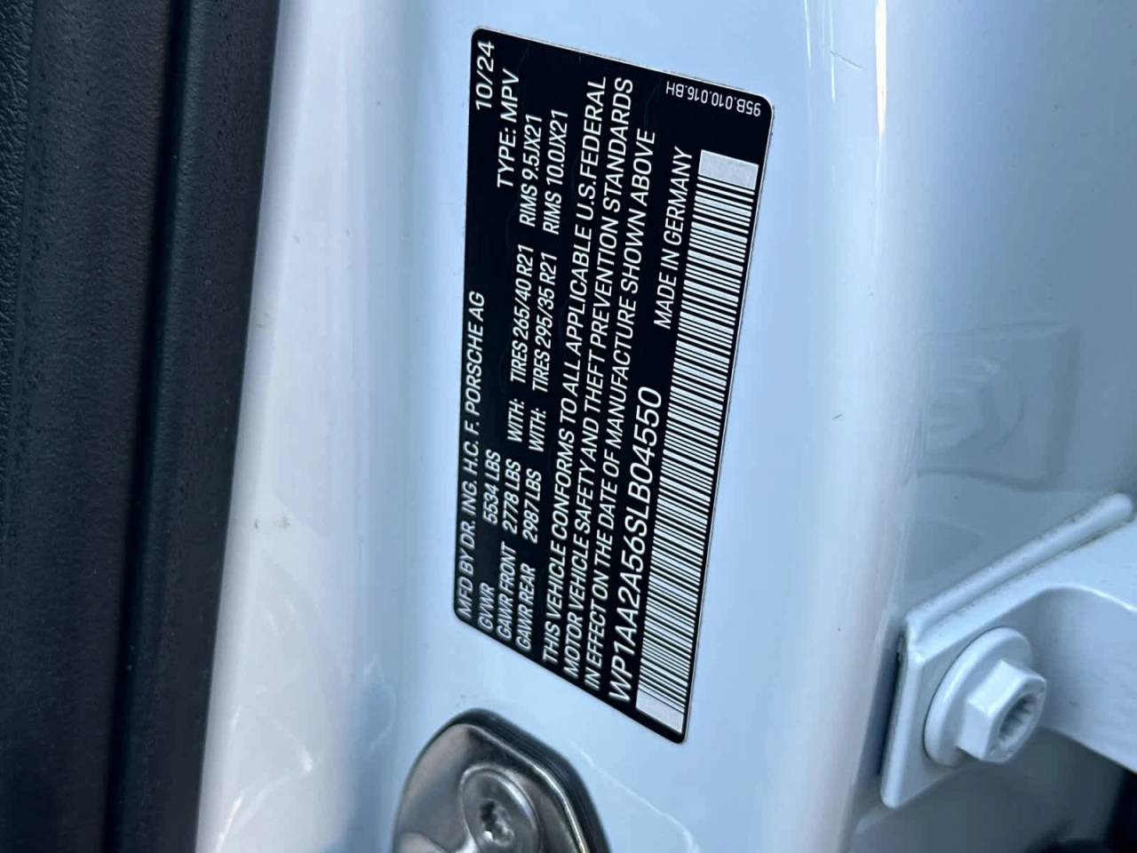 2025 Porsche Macan AWD