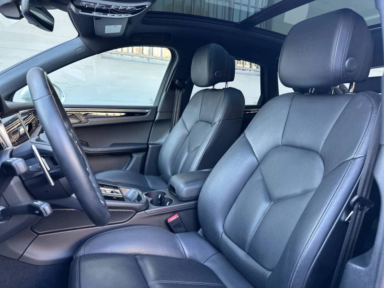 2025 Porsche Macan AWD