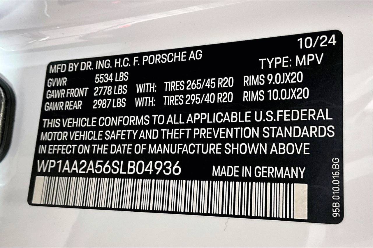 2025 Porsche Macan Base