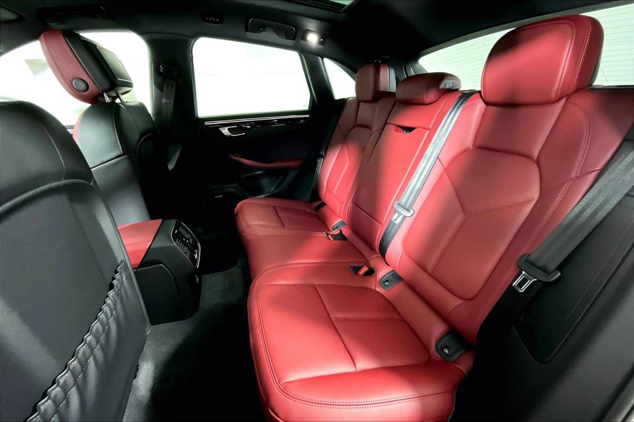 2025 Porsche Macan Base