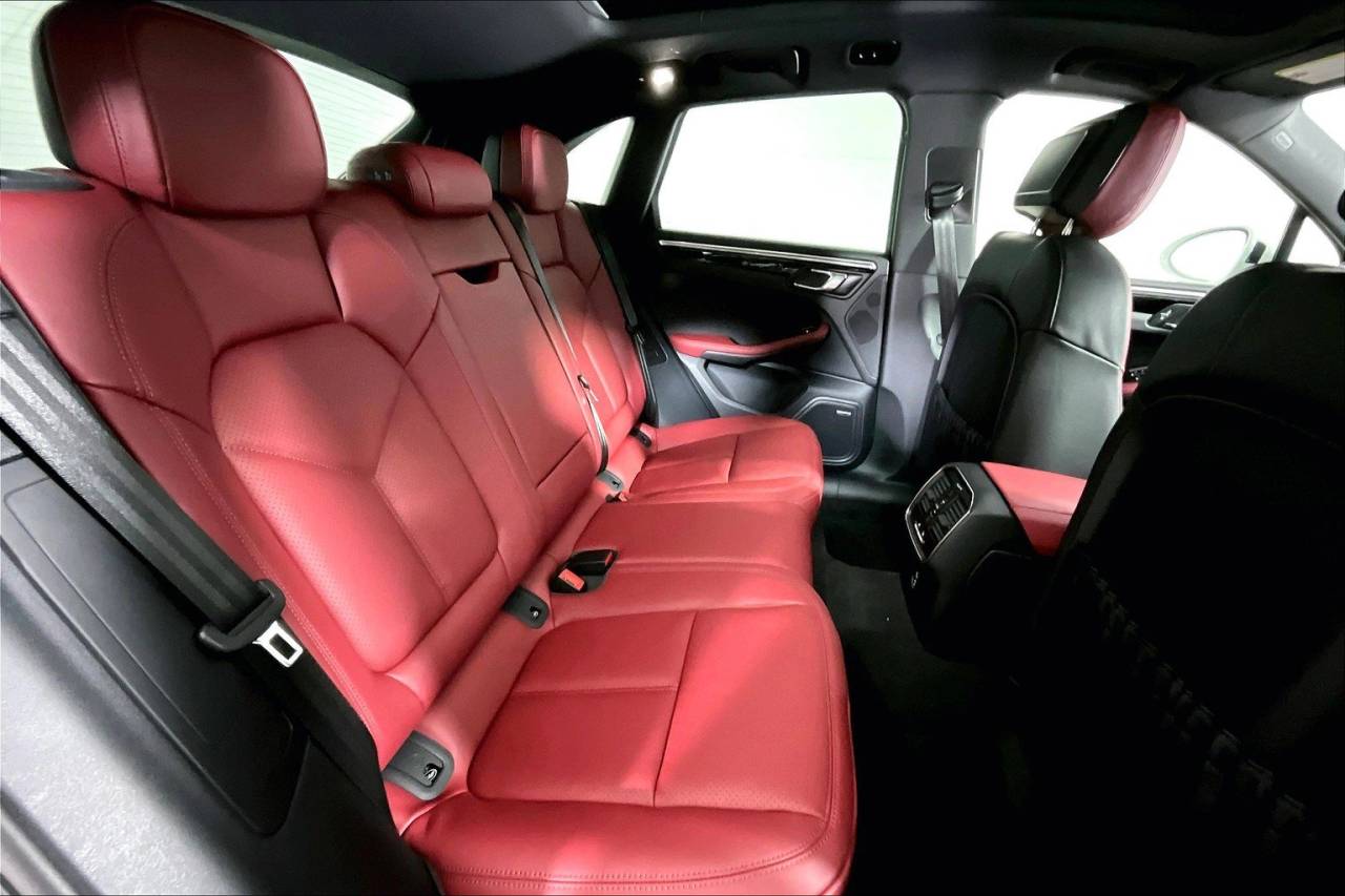 2025 Porsche Macan Base