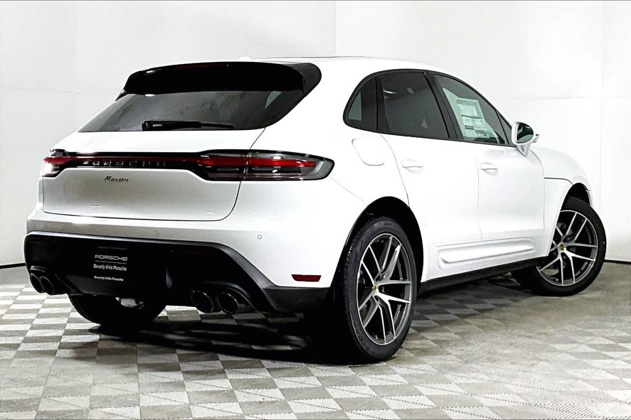 2025 Porsche Macan Base