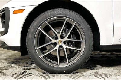 2025 Porsche Macan Base