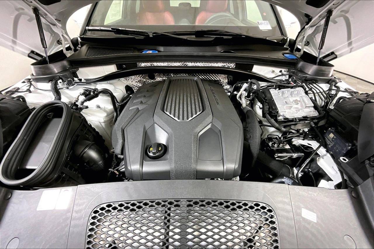 2025 Porsche Macan Base