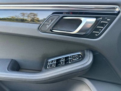 2025 Porsche Macan AWD