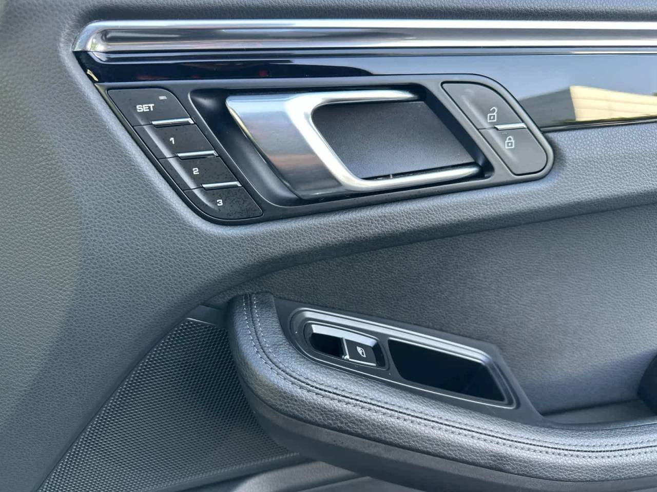 2025 Porsche Macan AWD