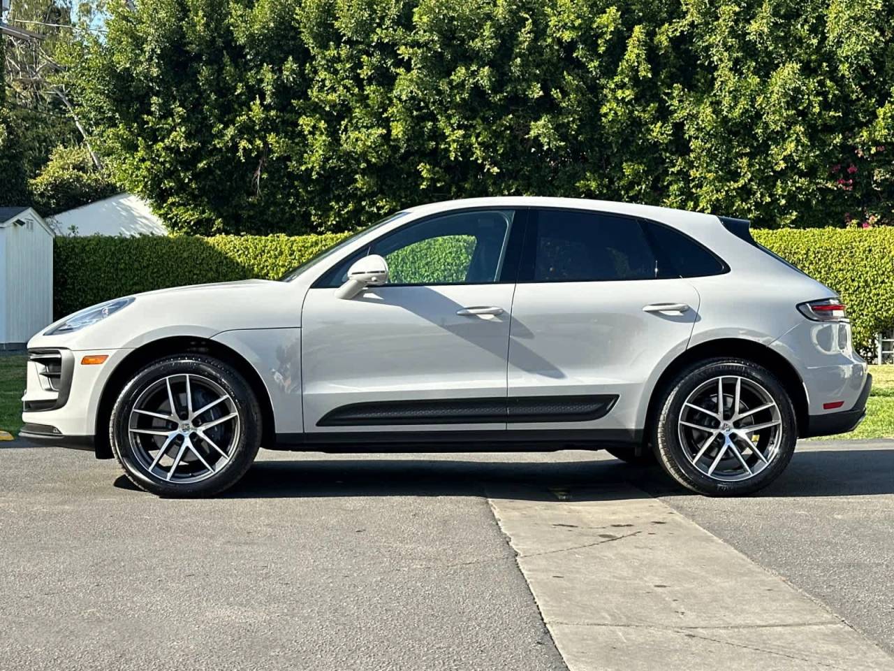 2025 Porsche Macan AWD